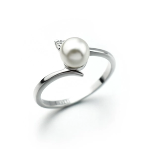 Macro detail of 925 sterling silver ring featuring a white pearl and side accent diamond
