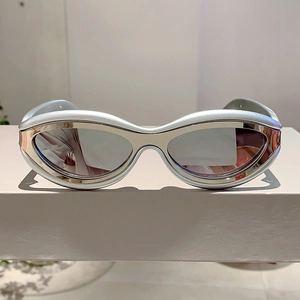 Retro Y2K cat-eye silver metal sunglasses with oval frames for outdoor street style