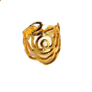 Hollow rose flower ring in gold-plated stainless steel with detailed floral cutouts