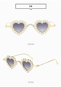 Détails des lunettes de soleil cœur avec strass et verres dégradés violets