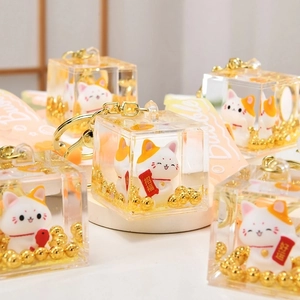 Creative liquid oil acrylic lucky cat keychain pendant with gold beads in a cube