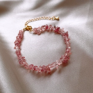 Irregular pink strawberry quartz crystal bracelet with adjustable gold-tone chain for women