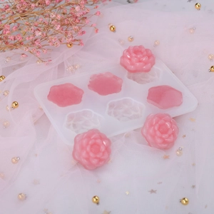 Vista macro dello stampo in silicone a 6 cavità per torte fondente e candele profumate