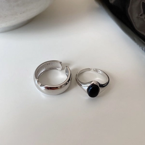 Detail of 925 sterling silver ring set featuring a polished band and black agate stone
