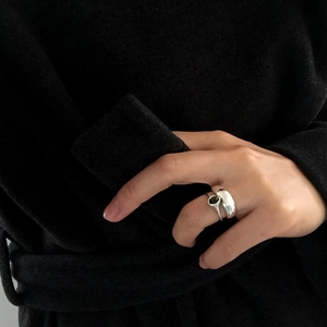 Close-up of a 925 sterling silver ring set with black onyx gemstone on model hand