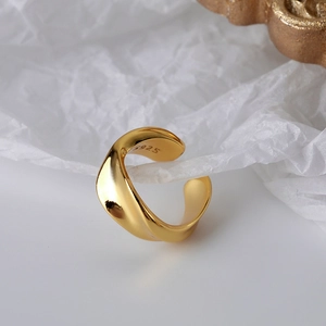 Minimalist S925 sterling silver wavy open ring with elegant golden finish for women