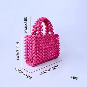 Detailed size chart of pink beaded handbag showing 18.5x13x5.5cm dimensions and weight