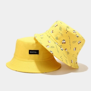Chapeaux bob jaunes avec imprimé Shiba Inu mignon et détail écusson brodé