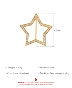 Détail d'un clip d'étoile pour t-shirt avec strass blancs, taille 4,5cm et poids 4,85g