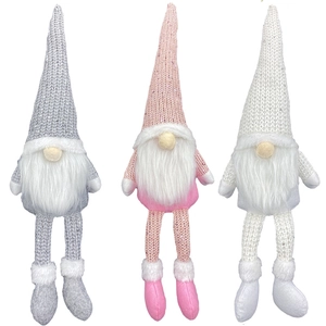 Drei nordische Weihnachtswichtel in Silber, Rosa und Weiß mit langen Beinen und Pailletten