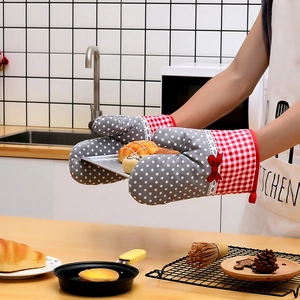 Thickened plaid kitchen oven mitts with grey polka dots and red bow for heat protection
