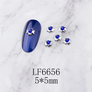 Detail of 5x5mm dark blue rhinestone nail charms with silver metal alloy base