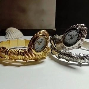 Elegant snake-shaped quartz watch for women with wrap-around band in gold and silver