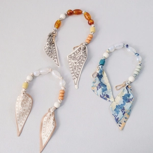 Fashionable scarf beaded chain strap for handbags and mobile phones with gold metal clasp