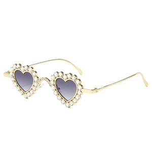 Lunettes de soleil cœur de luxe avec monture en métal doré et strass en cristal brillants