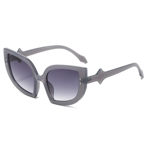 Fashionable cat eye sunglasses with gray-purple translucent frame and gradient purple lenses