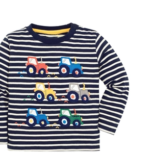 T-shirt manches longues enfant à rayures bleu marine et motifs tracteurs colorés
