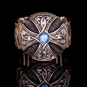 Anello da uomo punk vintage con gemma blu e dettagli con motivo a croce retrò