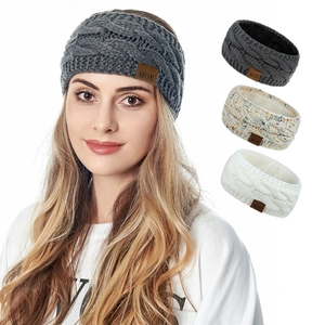 Vue détaillée du bandeau en tricot doublé polaire avec différentes couleurs