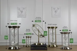Confronto dettagliato di vari timer a clessidra vintage in finiture oro e argento