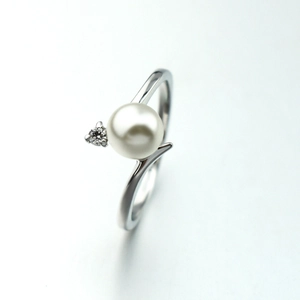 Elegant gold plated minimalist pearl ring with accent diamond for women, 45-degree angle