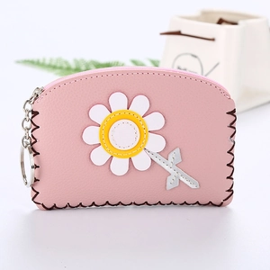 Pink PU leather daisy coin purse with a keychain zipper and a stylish floral pattern