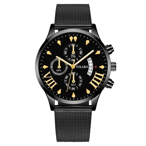 Montre homme YOLAKO noire avec bracelet en maille milanaise et chiffres romains dorés