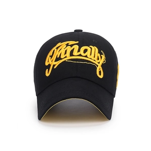 Berretto da baseball nero con ricamo 3D giallo e visiera a contrasto sportivo