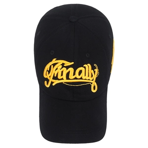 Berretto da baseball in cotone nero con ricamo 3D Finally giallo su fondo bianco