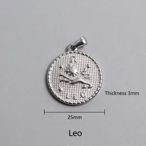 Détail du pendentif Lion en acier inoxydable de 25mm avec relief et épaisseur de 3mm