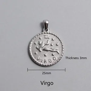 Détail du pendentif Vierge de 25mm avec épaisseur de 3mm et motif gravé en relief