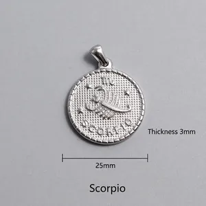 Vue détaillée du pendentif Scorpion avec diamètre de 25 mm et épaisseur de 3 mm
