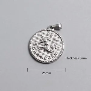 Vue détaillée du pendentif Capricorne montrant les dimensions de 25 mm de diamètre et 3 mm d'épaisseur