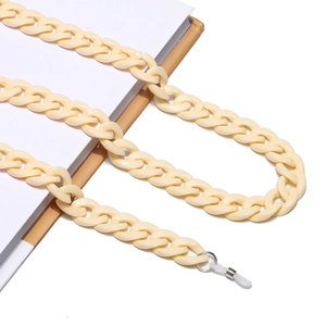 Dettaglio catena per occhiali in acrilico crema con anelli argento e passanti in silicone