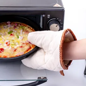 Thickened cotton quilted oven mitt taking hot pizza out of the oven for heat protection