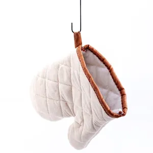 Thickened quilted cotton oven mitt with hanging loop for heat resistant kitchen baking
