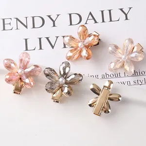 Set di fermagli per capelli a forma di fiore di cristallo con perle e clip in metallo oro