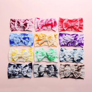Detail of 12-piece baby headbands set with tie-dye patterns and bow decorations