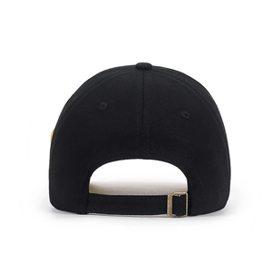 Vista posteriore berretto da baseball nero in cotone con ricamo 3D e fibbia in bronzo regolabile