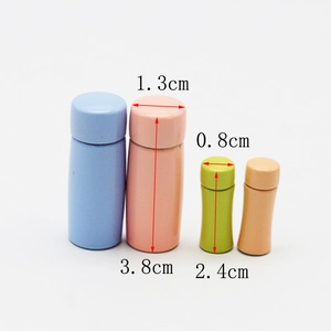 Miniature 1:12 dollhouse thermos flasks in four colors and two sizes for OB11 scene decor