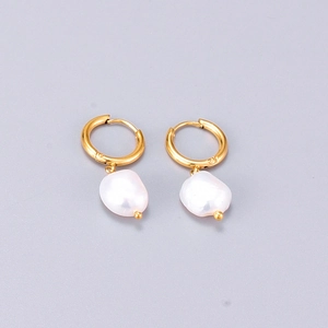 Baroque pearl hoop earrings with gold geometric design for a vintage minimalist look