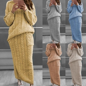 Détails de l'ensemble jupe en tricot torsadé montrant les cinq coloris disponibles
