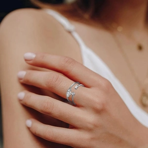 Minimalist S925 silver open ring with geometric zircons worn on model's finger