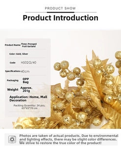 Vue détaillée d'une couronne de Noël dorée de 40cm avec des fruits et feuilles à paillettes