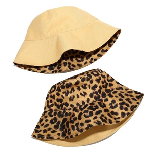 Reversible leopard print bucket hat for women in beige cotton canvas, outdoor sun hat