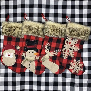 Lot de 4 grandes chaussettes de Noël en tissu écossais avec revers en fausse fourrure
