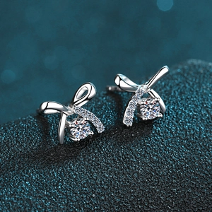 Elegant S925 sterling silver bow knot stud earrings with brilliant round cut moissanite