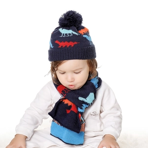 Ensemble bonnet et écharpe tricotés pour enfants avec motifs dinosaures