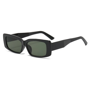 Vintage-Sonnenbrille mit schwarzem Rechteckrahmen und dunklen Gläsern im Y2K-Stil