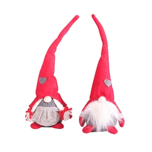 Zweiteiliges Set Weihnachtsgnome mit roten Herzmützen und weißen Zöpfen aus Filz